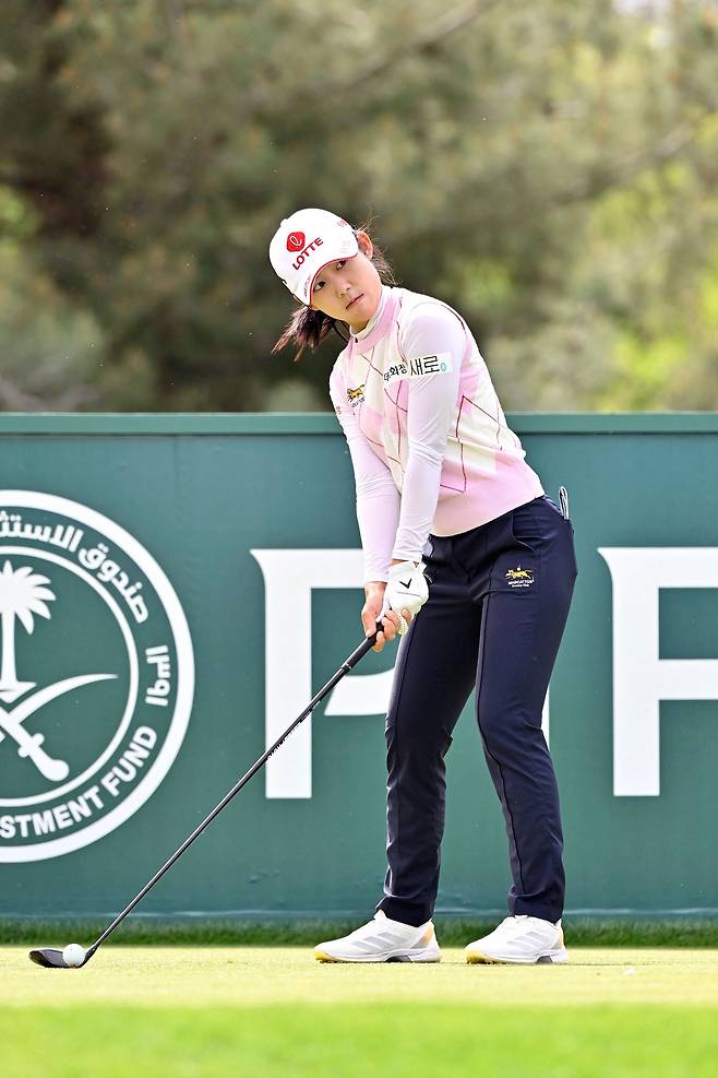 티샷을 준비하고 있는 황유민. 사진 제공=AFP연합뉴스