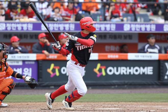 ▲ 시즌 초반 좋은 타격을 선보이며 KIA 외야의 활력소로 등장한 박재현 ⓒKIA타이거즈