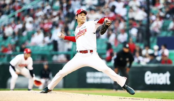 14일 인천 SSG랜더스필드에서 열린 두산과의 경기에서 조기 강판된 SSG 선발 타케다. /SSG제공