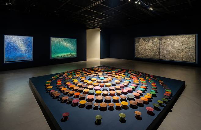 2026 동시대미감전 김덕용 작가의 빛과결 자생지미 전시 모습 <성남문화재단 제공>