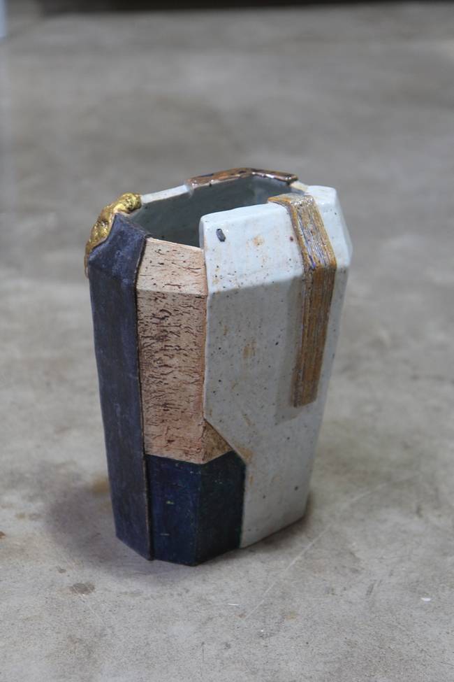 ▲ 신현규, 코스모스, 백조형토, 색유, 채색, 25x20x35cm