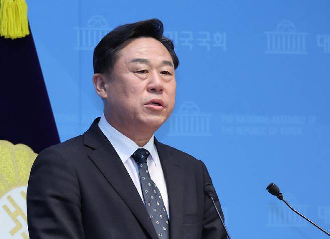 김종훈 진보당 울산시장 예비후보가 14일 오후 서울 여의도 국회 소통관에서 진보진영 단일화 관련 기자회견을 하고 있다.(사진=뉴시스)