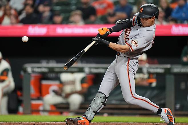 San Francisco Giants' Jung Hoo Lee hits a two-run home run during the seventh inning of a baseball game against the Baltimore Orioles, Friday, April 10, 2026, in Baltimore. (AP Photo/Stephanie Scarbrough)
<저작권자(c) 연합뉴스, 무단 전재-재배포, AI 학습 및 활용 금지>