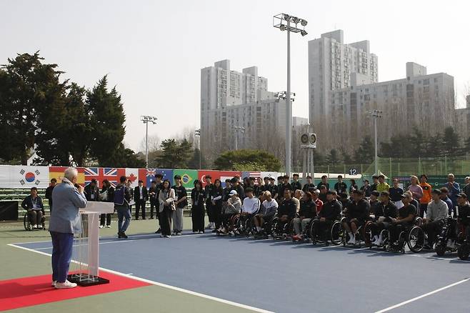 대한테니스협회와 대한장애인테니스협회를 모두 이끄는 주원홍 회장이 인사말을 하고 있다.