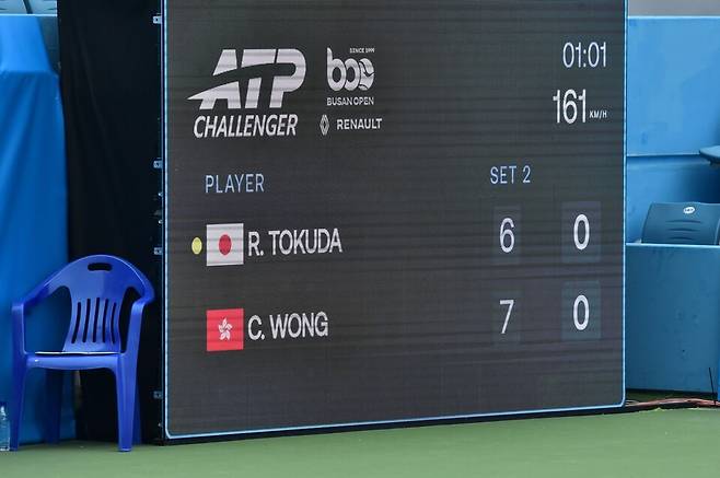 매치 3코트 모두 LED 전광판을 설치했다