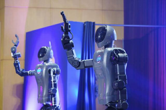 14일 열린 한국기계연구원 창립50주년 기념행사에서 처음 선보인 휴머노이드 '카이로스'(사진=기계연구원)