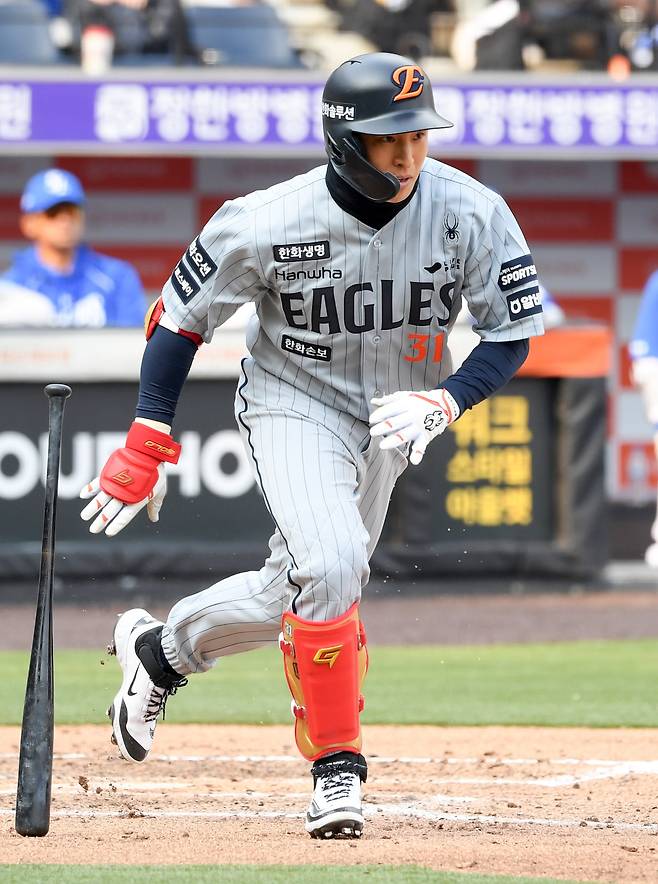 지난달 12일 대전한화생명볼파크에서 열린 KBO리그 한화 이글스와 삼성 라이온즈의 시범경기. 한화 손아섭이 타격을 하고 있다. /박재만 스포츠조선 기자