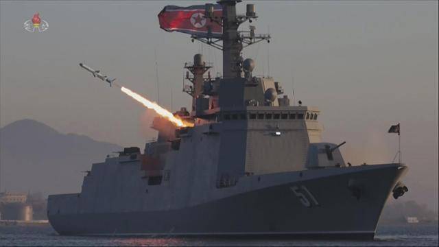 북한 조선중앙TV는 김정은 북한 국무위원장 참관하에 5,000t급 신형 구축함 최현호에서 전략순항미사일과 반함선(대함)미사일을 시험발사 했다고 14일 보도했다. 조선중앙TV 뉴시스
