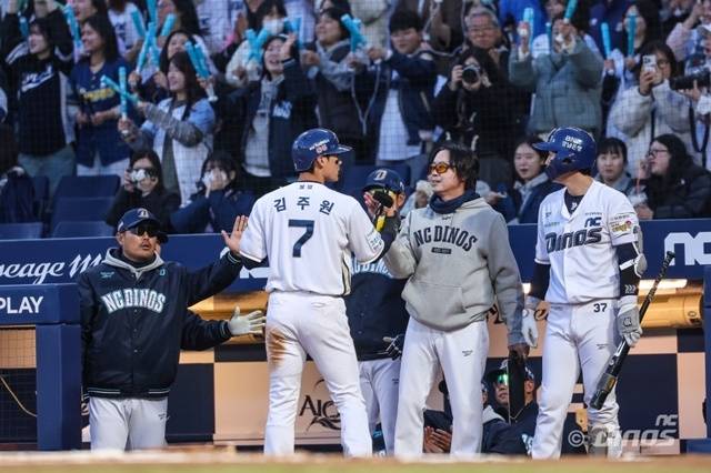 14일 KT전에서 홈런포를 가동한 김주원. 사진=NC 제공