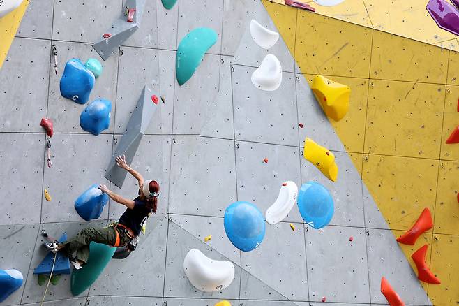 서울산악문화체험센터 실내 클라이밍 시설