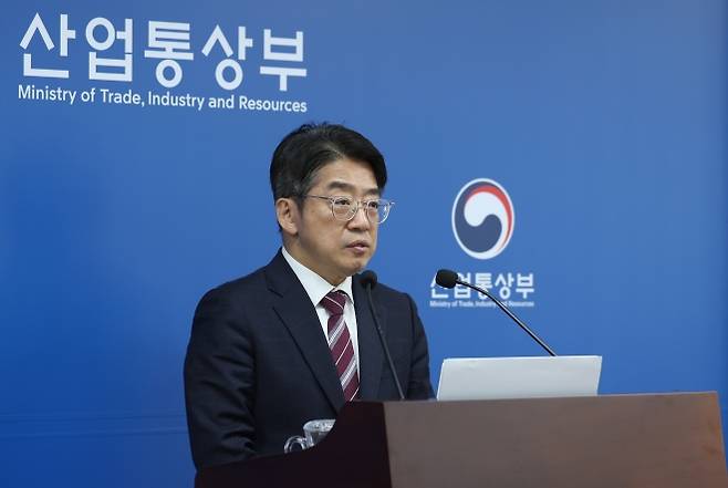 산업부, 중동전쟁 대응본부 일일 브리핑 - 양기욱 산업통상부 산업자원안보실장이 지난달 31일 오전 정부세종청사 산업부 기자실에서 중동전쟁 관련 국내 석유·가스 가격 동향, 주요 업종 영향 및 대응 등에 관한 브리핑을 하고 있다. 산업통상부 제공