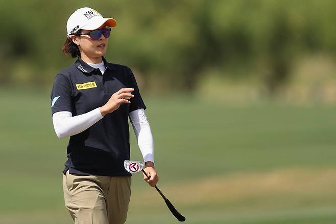 갤러리에게 인사하고 있는 전인지. 사진 제공=AFP연합뉴스