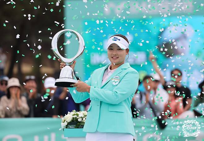 iM금융오픈에서 와이어 투 와이어 우승을 차지하며 시즌 첫 승과 통산 3승을 거둔 김민솔. 사진제공 | KLPGA