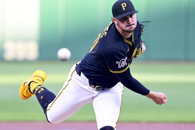 폴 스킨스가 14일 미국 펜실베이니아주 피츠버그의 PNC파크에서 열린 워싱턴 내셔널스와 2026 메이저리그 정규리그 홈경기에 선발 등판해 공을 던지고 있다. 피츠버그 | UPI연합뉴스