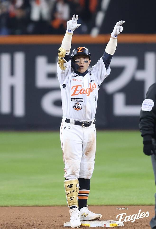 ▲ 손아섭이 트레이드됐다. 한화 이글스는 14일 두산 베어스와의 트레이드를 공식 발표했다. 손아섭을 두산에 내주는 대신 좌완투수 이교훈과 현금 1억5000만원을 받기로 했다. 두산은 베테랑 타자인 손아섭이 충분한 경쟁력을 갖추고 있다고 판단해 타선 강화를 위해 영입을 결정했다. ⓒ한화 이글스