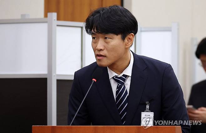 답변하는 '쌍방울 대북송금 사건' 김영남 당시 부장검사 (서울=연합뉴스) 이동해 기자 = 14일 국회 '윤석열 정권 정치검찰 조작기소 의혹 사건 진상규명' 국정조사특별위원회에서 열린 쌍방울 대북 송금 사건 관련 청문회에서 증인으로 출석한 김영남 전 수원지검 형사6부장이 의원 질의에 답하고 있다. 2026.4.14 eastsea@yna.co.kr