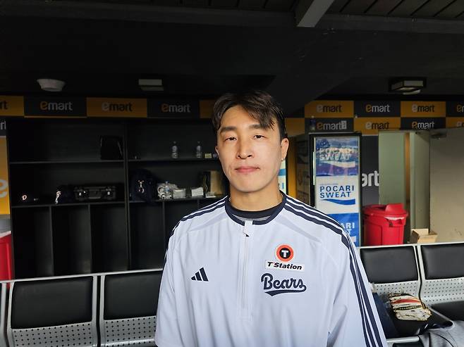 (인천=연합뉴스) 김동한 기자 = 14일 인천 SSG 랜더스필드에서 열리는 2026 신한 SOL KBO리그 SSG 랜더스와 방문 경기를 앞두고 손아섭이 인터뷰하고 있다. 2026.4.14 moved@yna.co.kr