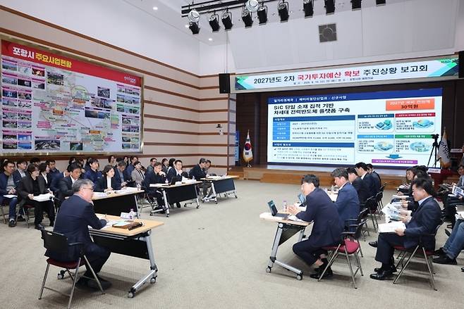 ▲ 포항시는 15일 닝보에서 열린 '한중 산업협력 포럼 및 경북 투자설명회'에 참여해 현지 기업을 대상으로 투자유치 활동을 펼쳤다.