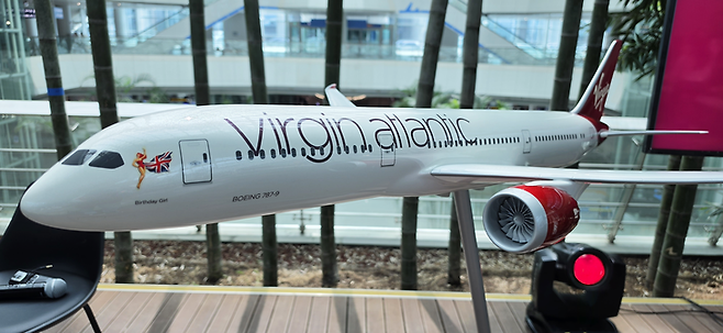 ▲영국 국적 대형 항공사 '버진 애틀랜틱(Virgin Atlantic)'이 런던-인천 노선에 투입할 보잉 787-9 여객기 모형. 사진=박규빈 기자