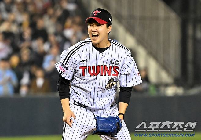 위기는 매번 있었지만 유영찬은 무너지지 않았다.