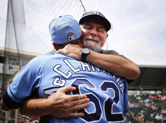 지난 1월 부친상 직후 자신의 SNS에 올린 사진. 맥클라나한 SNS