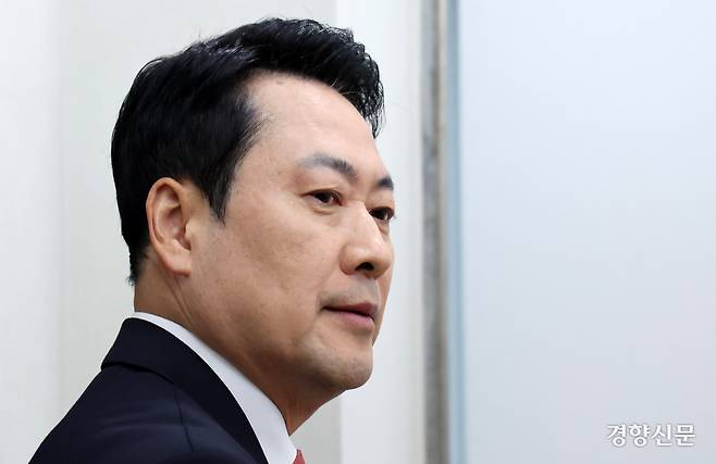장동혁 국민의힘 대표가 지난 9일 국회에서 열린 최고위원회의에 입장하고 있다. 박민규 선임기자