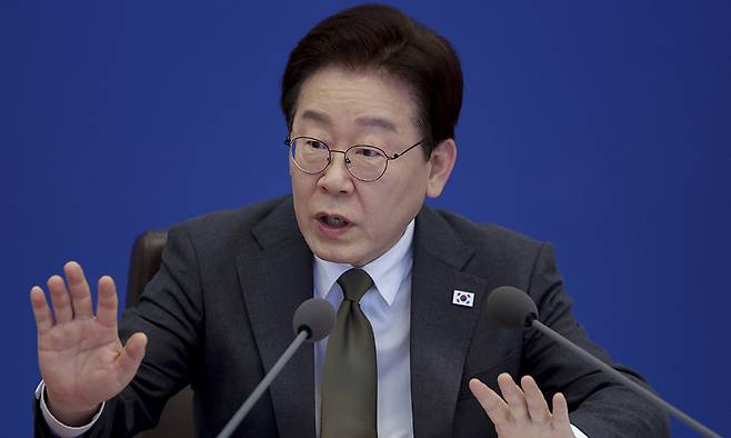 이재명 대통령이 14일 청와대에서 열린 국무회의 겸 비상경제점검회의에서 발언하고 있다. 연합뉴스