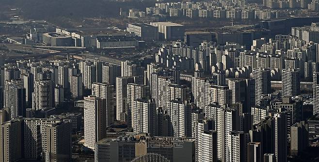 17일 경기 광주시 남한산성에서 바라본 서울 시내 아파트 모습. 2026.3.17 이지훈 기자