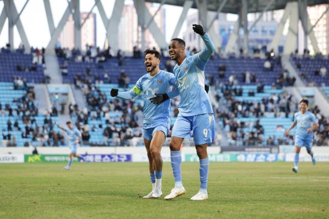 대구FC의 세징야(왼쪽)와 에드가. K리그 제공