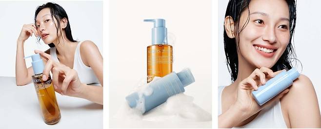 애경산업은 일본에서 에이지투웨니스의 ‘허니 오일 투 폼’과 ‘포어 스케일링 파우더’ 등 2종 신제품을 출시했다. (사진=애경산업)