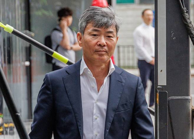 지난해 7월 이종호 전 블랙펄인베스트 대표가 김건희 여사 관련 의혹을 수사하는 민중기 특별검사팀 사무실에 조사를 받기 위해 출석하고 있는 모습./뉴스1