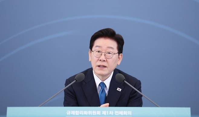이재명 대통령이 15일 청와대에서 열린 규제합리화위원회 제1차 전체회의에서 발언하고 있다. 2026.4.15. 연합뉴스