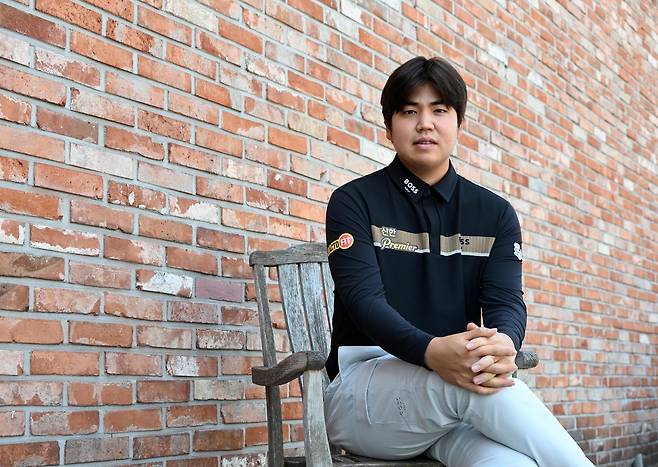 장유빈이 최근 경기 용인 한 카페에서 서울경제신문과 만나 인터뷰하고 있다. 성형주 기자