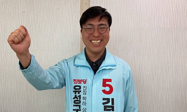 6·3지방선거에서 대전 유성구의원에 도전장을 낸 김선재 진보당 예비후보가 “현장과 행정의 괴리를 줄이겠다”고 강조하고 있다. 강은선 기자