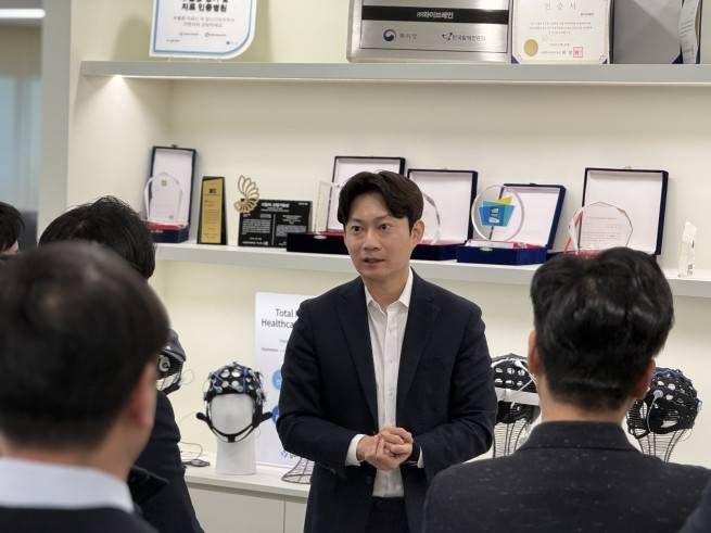 이기원 와이브레인 대표가 지난달 18일 제44차 생명공학종합정책심의회에서 사업 설명을 하고 있다.(사진제공=와이브레인)