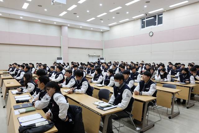 지난해 말 구미전자정보기술원 연구원과 직원들이 한 자리에 모였다. GERI제공