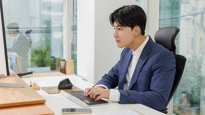 경추성 두통은 거북목증후군으로 인해 발생할 수 있다|출처: 클립아트코리아