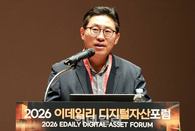 최원영 블루어드 토큰증권발행센터장이 23일 서울 여의도 한국거래소에서 열린 ‘2026 이데일리 디지털 자산포럼’에서 ‘스마트양식장·스마트팜부터 선박·K컨텐츠·금·은까지, RWA로 투자 길 연다’란 주제로 발표를 하고 있다.(사진=이데일리 방인권 기자)