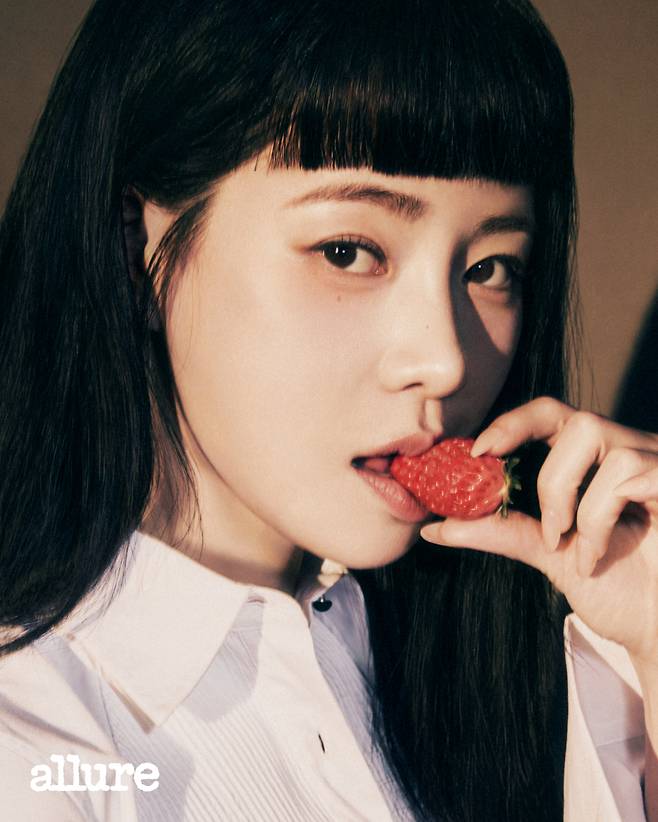 임지연이 원 없이 사랑했다고 확신할 수 있다고 말할 수 있는 ‘멋진 신세계’. 얼루어 코리아