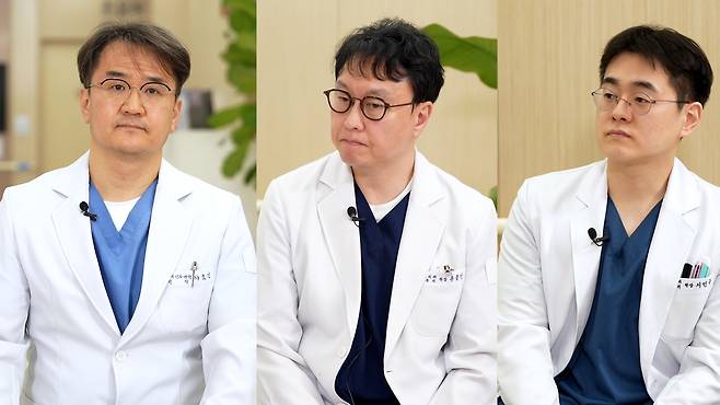 연세건우병원 족부센터 이호진·유종민·서민규 원장(왼쪽부터)은 25일 서울경제TV ‘지금 명의’에 출연해 “발이 보행의 기초이기 때문에 발의 균형이 무너지면 무릎, 골반, 허리까지 연쇄적으로 영향을 받을 수 있다”며 “실제로 한쪽 발 통증으로 보행 자세가 흐트러지면 반대편 발이나 허리에까지 부담이 가는 경우가 적지 않다”고 말했다. /서울경제TV ‘지금 명의’ 캡처