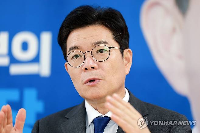 더불어민주당 정원오 서울시장 후보, 연합뉴스와 인터뷰 (서울=연합뉴스) 신현우 기자 = 더불어민주당 정원오 서울시장 후보가 지난 24일 서울 중구 후보 사무실에서 연합뉴스와 인터뷰하고 있다. 2026.4.26 nowwego@yna.co.kr
