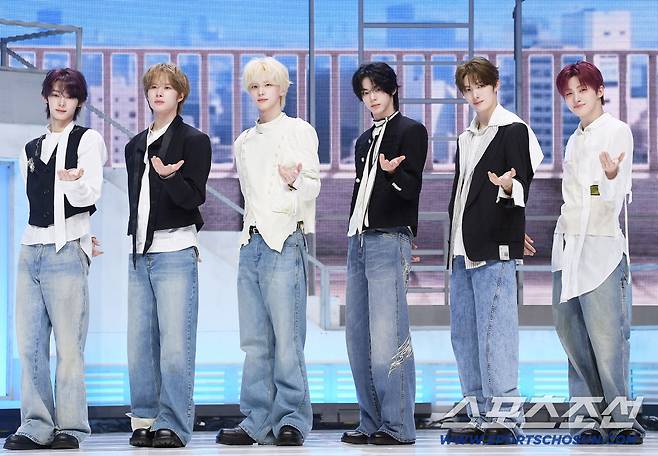 그룹 투어스(TWS) 미니 5집발매기념 미디어 쇼케이스가 27일 오후 서울 광진구 예스24라이브홀에서 열렸다. 멤버들이 함께 포즈 취하고 있다. 정재근 기자 cjg@sportschosun.com/2026.4.27/