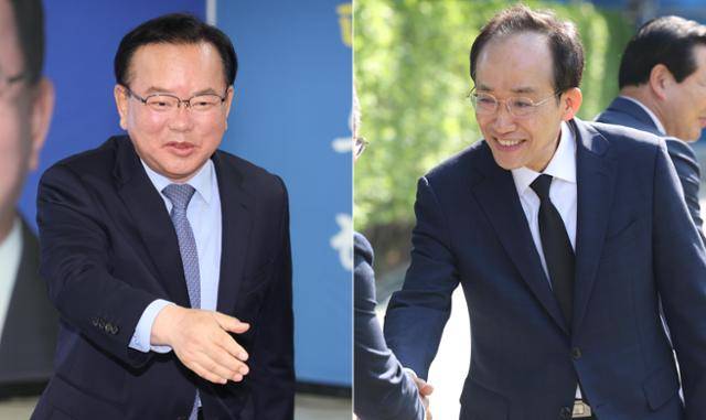 김부겸(왼쪽 사진) 더불어민주당 대구시장 후보가 27일 대구 달서구 선거사무소에서 열린 세 번째 공약 발표 회견에서 참석자들과 인사하고 있다. 같은 날 추경호 국민의힘 대구시장 후보가 대구 남구 대명동 충혼탑을 참배하기에 앞서 기초단체장 예비후보들과 인사하고 있다. 대구=연합뉴스