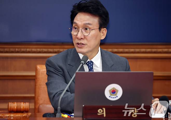 김민석 국무총리가 29일 오전 서울 종로구 세종대로 정부서울청사에서 열린 임시국무회의 겸 비상경제본부회의에서 모두 발언을 하고 있다. 2026.4.29 ⓒ 뉴스1 김명섭 기자