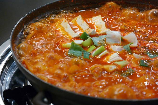 소금 섭취량이 많으면 만성질환 발병 위험이 높아진다. /클립아트코리아