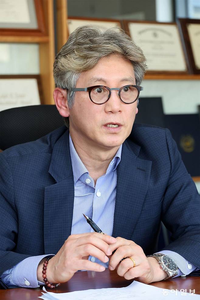 오정훈 교장은 스포츠를 통한 교육이라는 의미의 ‘생태 스포츠’를 학교 체육 활성화 방안으로 제시하면서 체육이 다른 교과목의 융합을 매개하도록 교육 과정이 설계돼야 한다고 강조했다. 전영한 기자 scoopjyh@donga.com