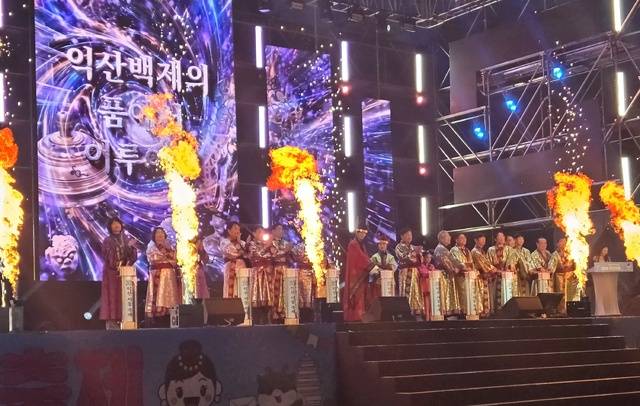 1일 익산 중앙체육공원에서 ‘2026 익산 서동축제’ 개막식이 진행되고 있다./사진=송승욱 기자