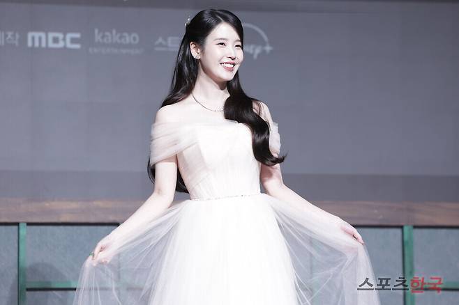 MBC 새 금토드라마 '21세기 대군부인' 제작발표회에 참석한 아이유. 2026. 4.6 ⓒ이혜영 기자 lhy@hankooki.com