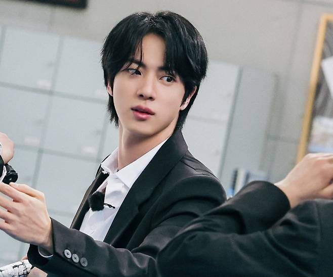 역시 '비주얼킹'! 방탄소년단 진, '새 학기 옆자리 앉고 싶은 아티스트' 1위