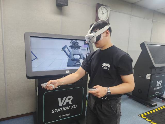 한 학생이 금오공대 도서관에 마련된